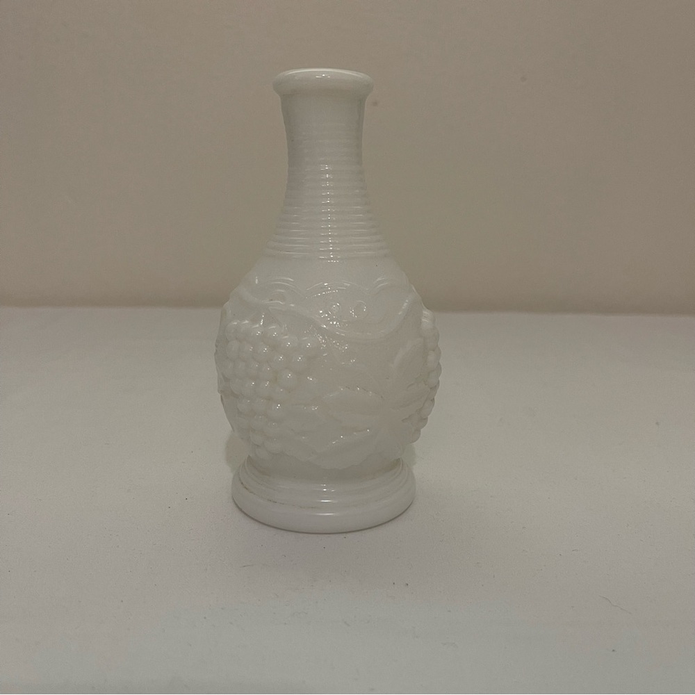Chic White Textured Bud Vase